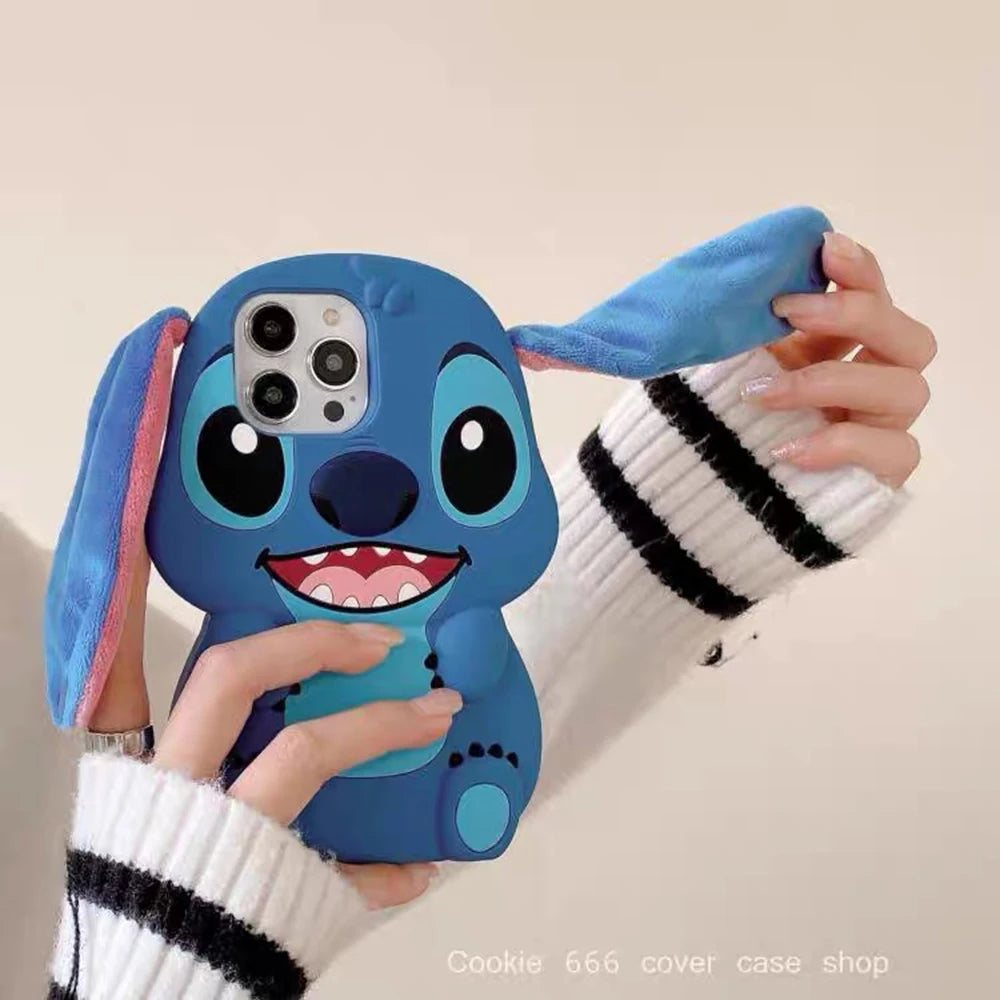 Capa Kawaii Sit Stitch com Botão e Alça para iPhone 15 Pro Max, 11, 12 Pro Max, 14 Pro, 14 Plus, 13, 12 – Capa de Silicone Macia e Estilo Cartoon