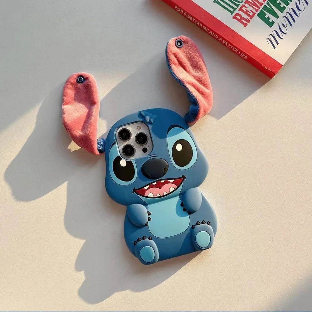 Capa Kawaii Sit Stitch com Botão e Alça para iPhone 15 Pro Max, 11, 12 Pro Max, 14 Pro, 14 Plus, 13, 12 – Capa de Silicone Macia e Estilo Cartoon